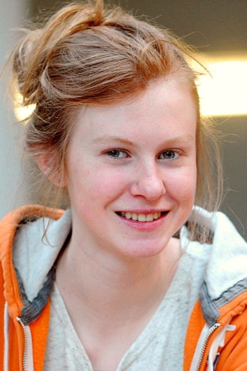 Mathilde Goffart as Nadia