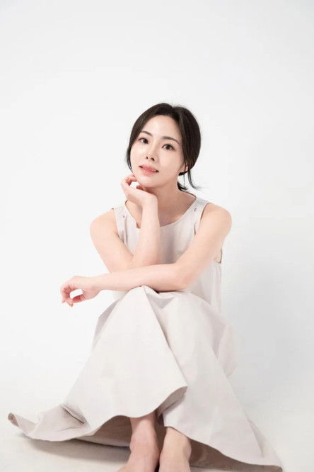 Lee Serena as Young Jung Ho-yeon (voice)