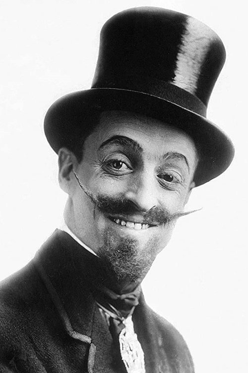 Leo White as Percy Potts