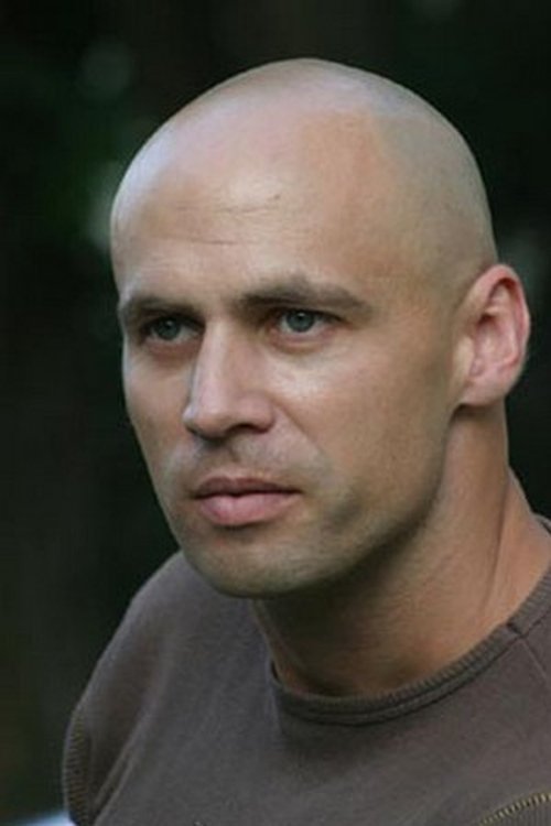 Robert Wrzosek as Bartender