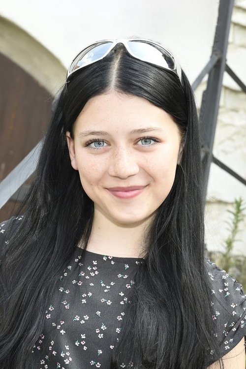 Magdalena Müller as Ariana