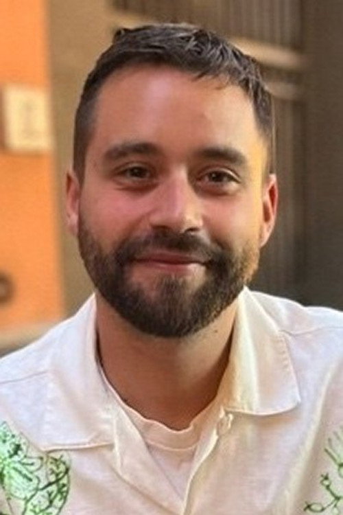 Oscar Rask Lind as Tjener