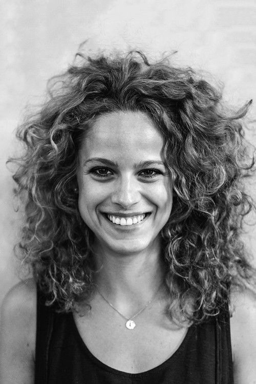 Elli Tringou as Lucia