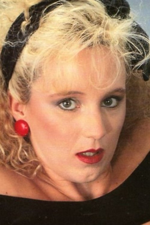 Julia Reaves as Erika Noll