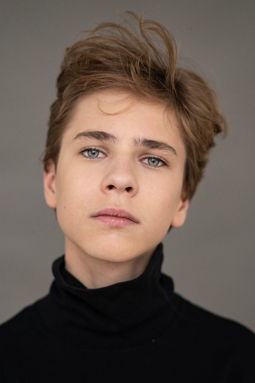 Андрей Сарычев as Макс Счастливый