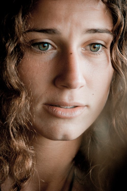 Ana Stojanovska as Nana