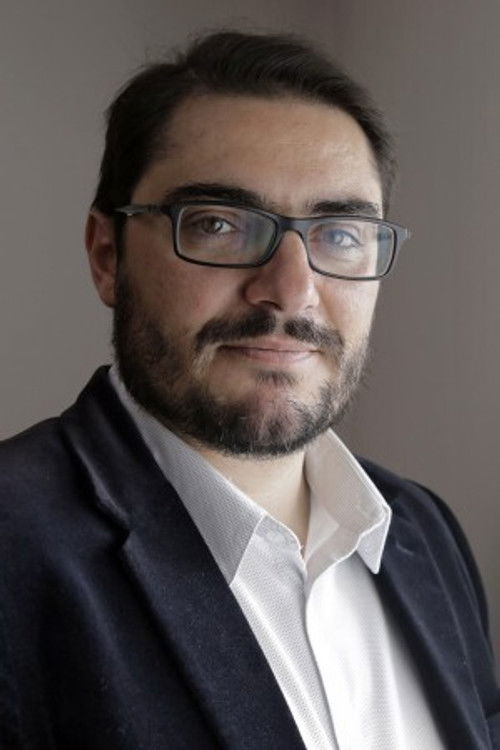 João Oliveira as Bruno