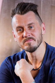 Neil Primrose as Self (as part of Travis)