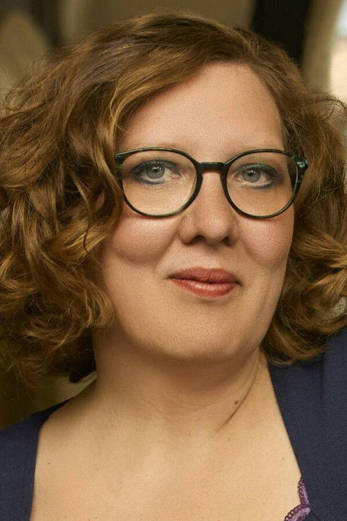 Marie Knudsen Fogh as Sarah