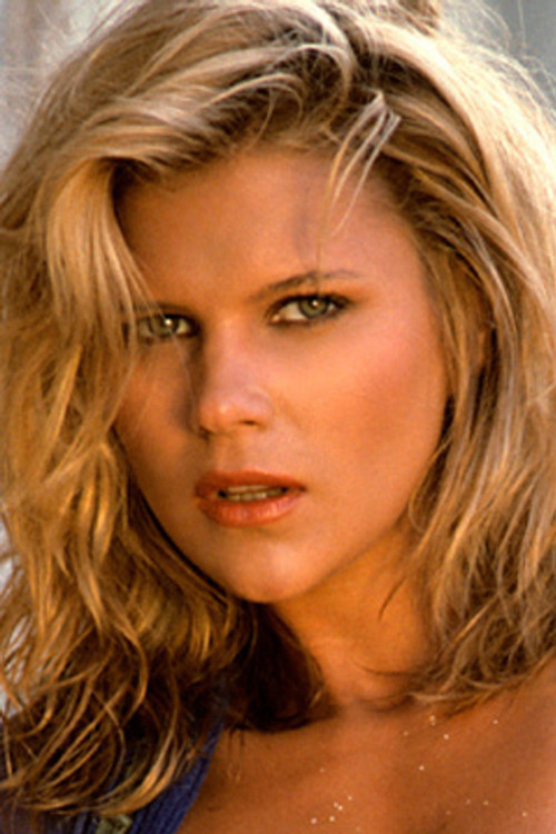 Morgan Fox as Robunda Hooters