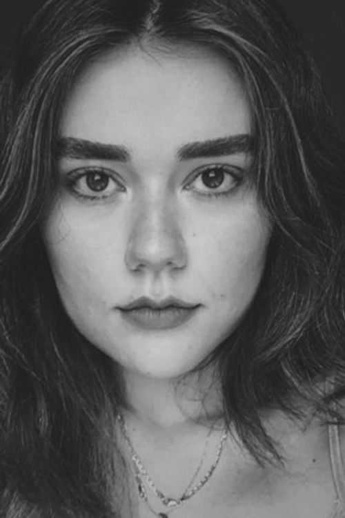 Elifnaz Öngören as Çiğdem