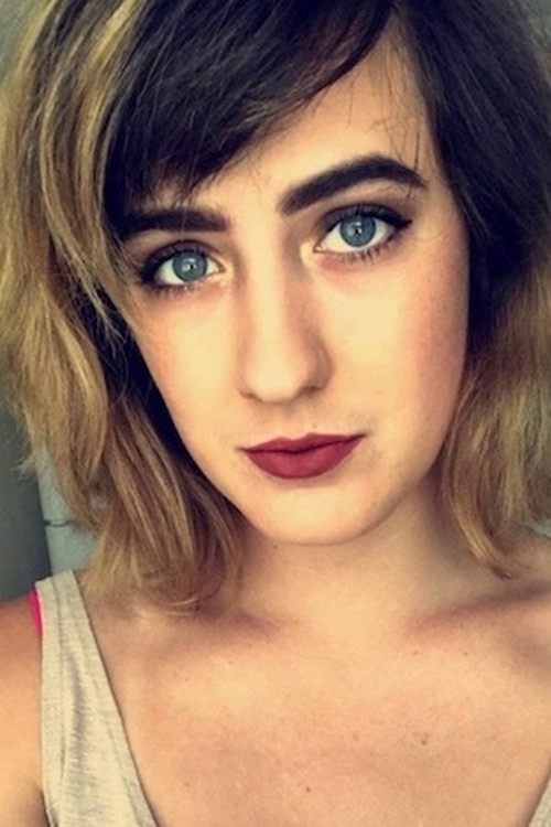 Shelby Lois Guinn as Carolyn