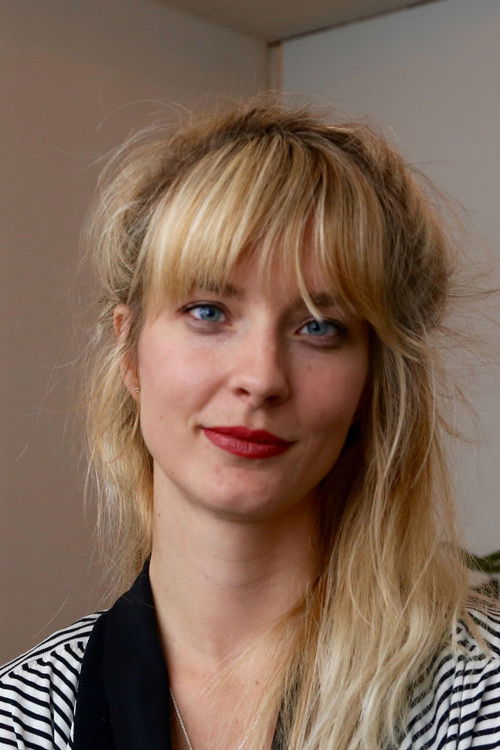 Brit Van Hoof as Cindy Simons