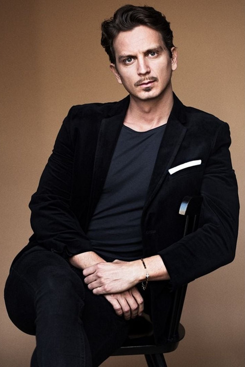 Mikael Lacko as Comisario Valdivia