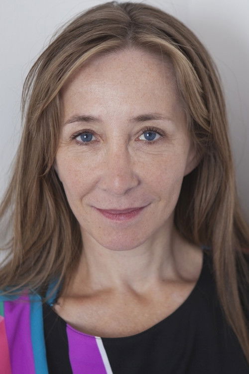 Anne Baudoux as Journalist