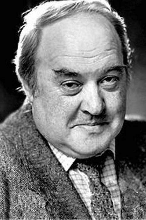 Mikhail Danilov as Виктор Фрайман