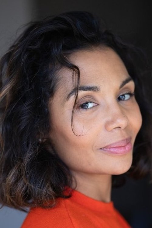 Lani Sogoyou as Docteur Inès Laurcie