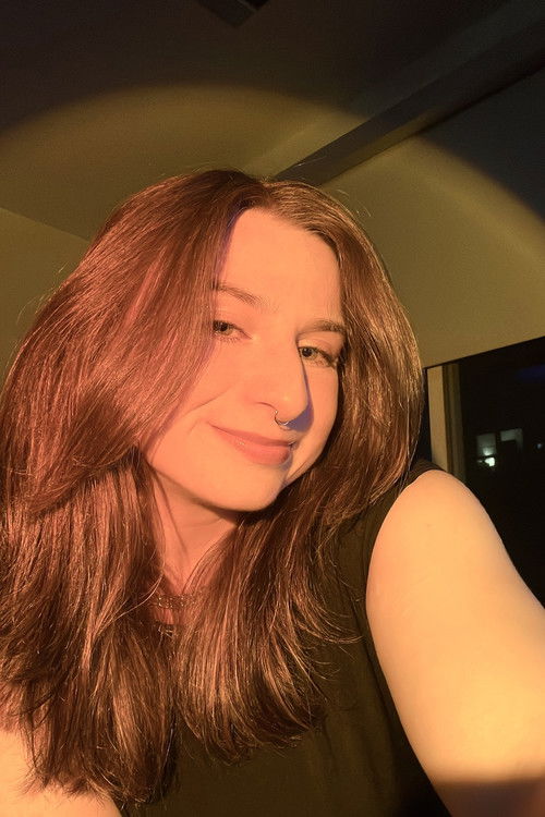 Dani Toubin as Bella