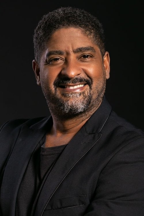 Raúl Rosário as Matias