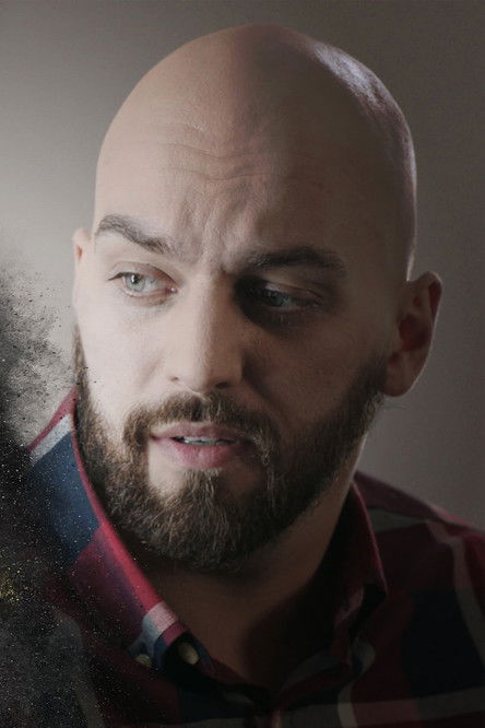 Alexander Kalinov as Emil