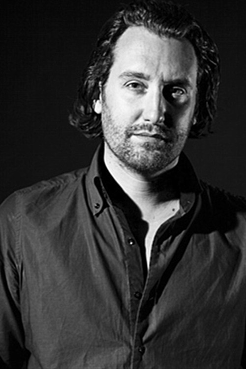 Charles Campignion as Le client magasin lits