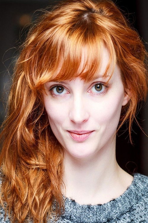 Julie Prayez as La prof de tir à l'arc