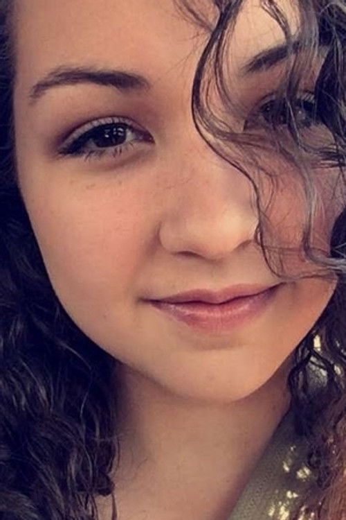 Josie Albrecht as A girl