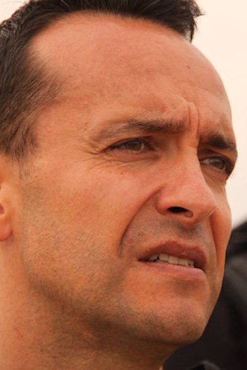 Manuel Gonçalves as lieutenant