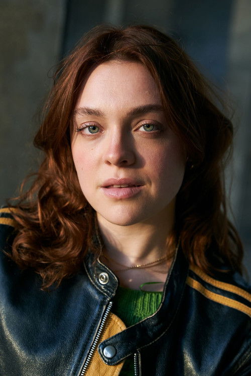 Amelie Hennig as Vali