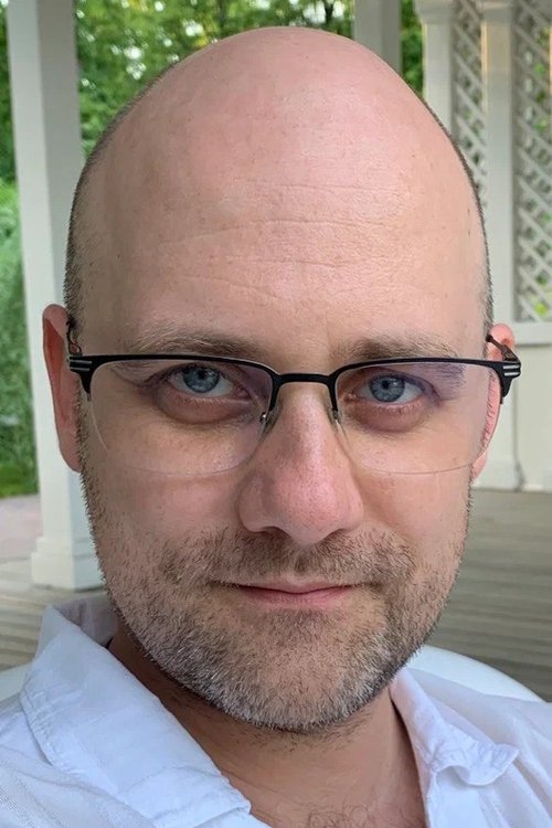 Mikhail Tikhonov as Leo (Voice)