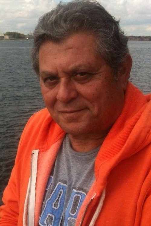 Hany Lasheen as كمال