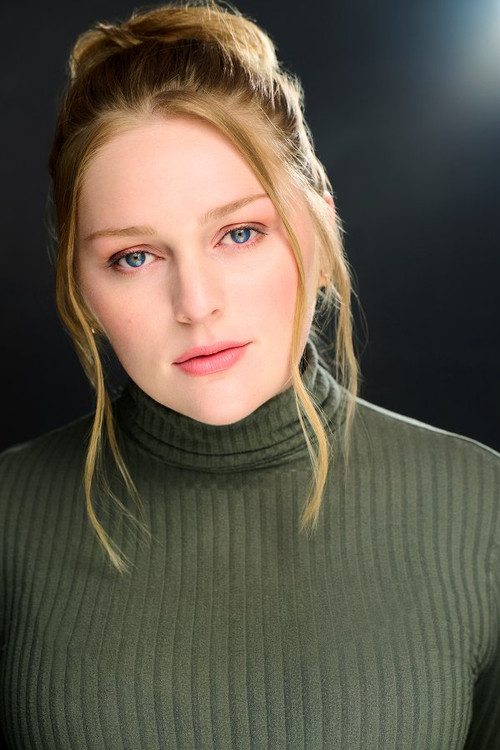 Julia Linger as Vicky Dubreaux