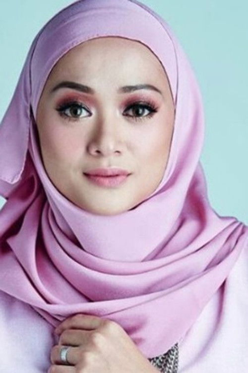 Faye Kusairi as Salina