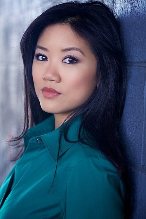 Steffinnie Phrommany as Julia