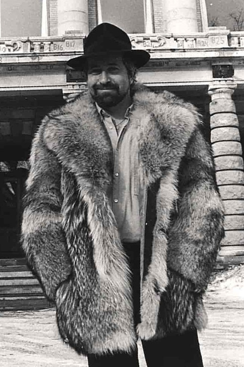 Per Bronken as Ole, kjelketrekker