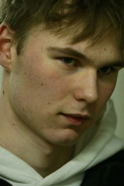 Lukas Selmer Løken as Oskar