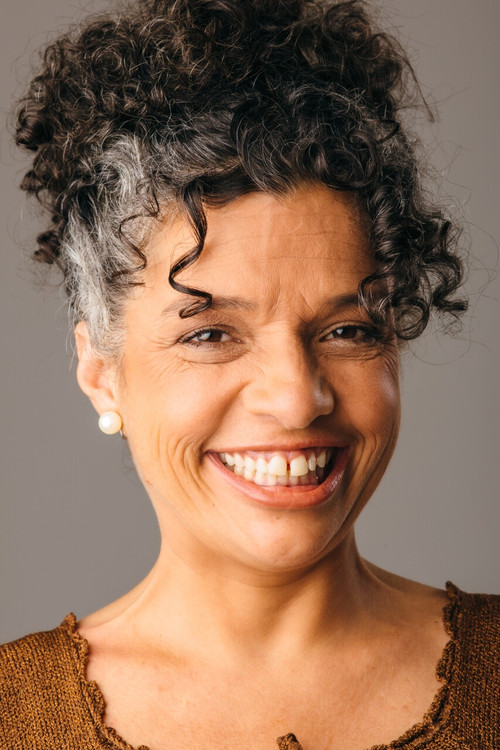 Larissa Siqueira as Tarsila