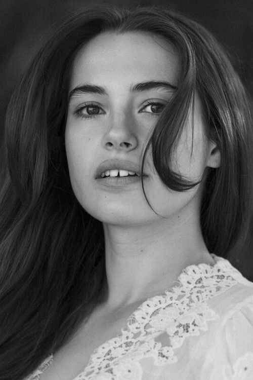 Sofia Tjelta as Helena