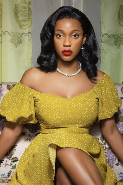 Efe Irele as Teniola