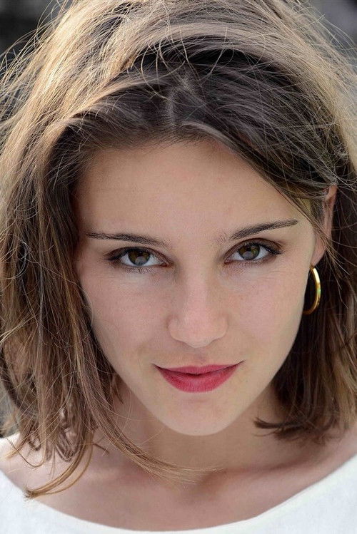 Angélina Wismes as Jeune Fan