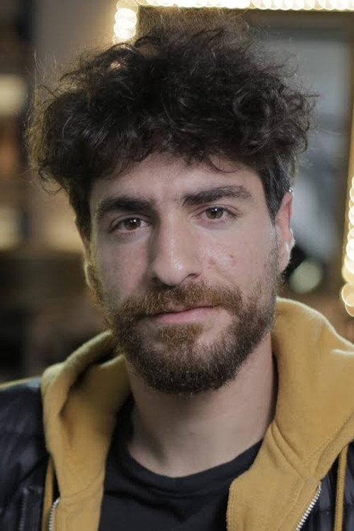 Pablo Levy as Pibe delivery