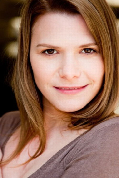 Lili Schackert as Sarah Carter