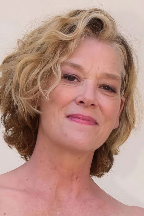 Rochelle Redfield as L'américaine