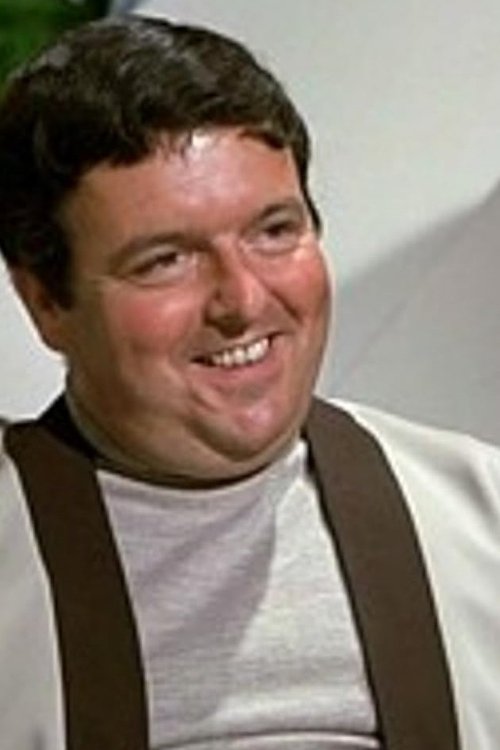 David Healy as Radio Announcer (voice) (uncredited)