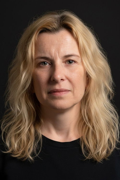 Gülizar Irmak as Leyla'nın Annesi