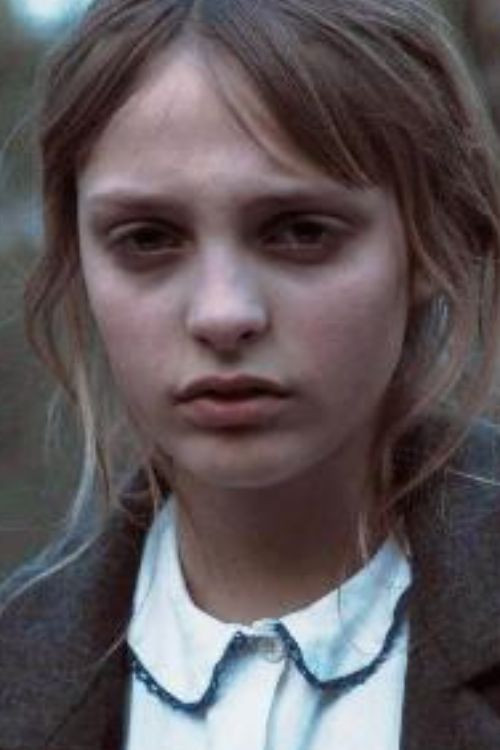 Adriana Bakker as Rhena