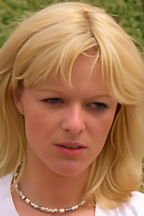 Carole Stresse as Mariette