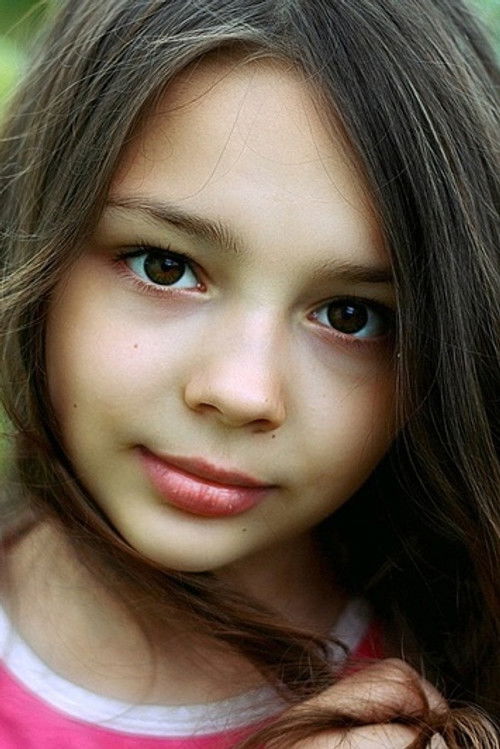 Darya Gutsul as Лидия в детстве