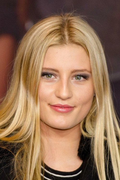 Luna Schweiger as Self