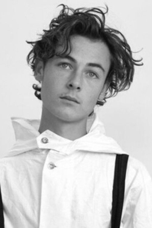 Florian Regtien as Alexander